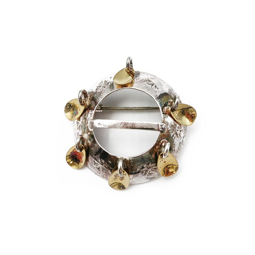 Lapin risku rintaneula kuudella kullatulla laukalla, INARI #0