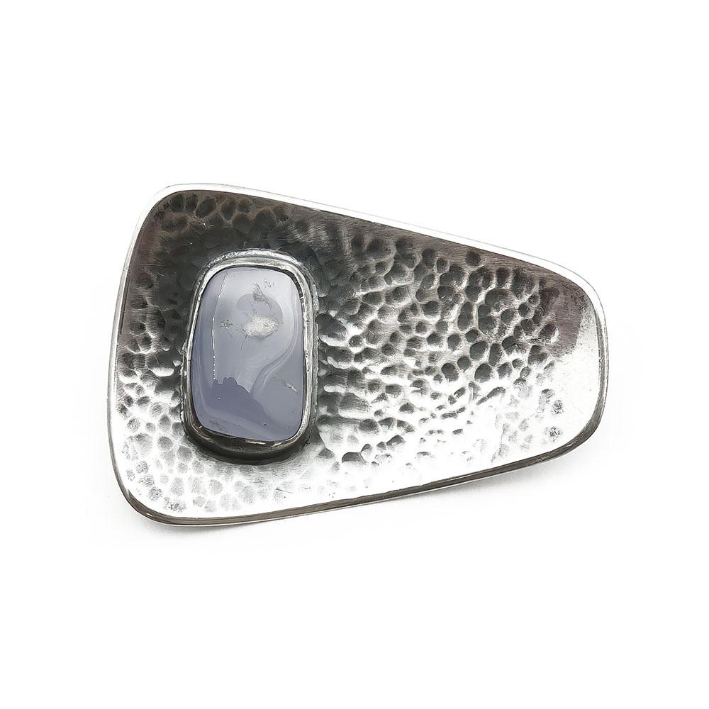 Rintaneula lilalla kivellä, Käsityö v.-63 #0