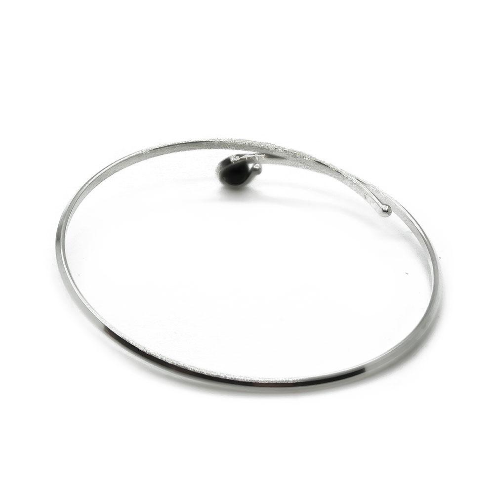 Hopeinen compro rannerengas onyx kivellä #1