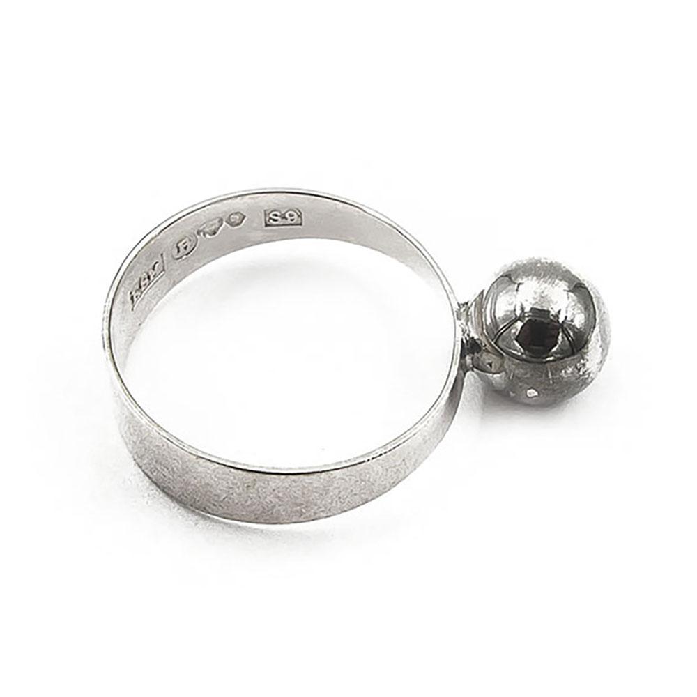 Hopeinen pallosormus halk.18mm v.1968 Ruotslainen #1