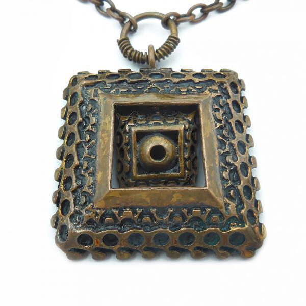 Pronssinen Pentti Sarpaneva riipus #1