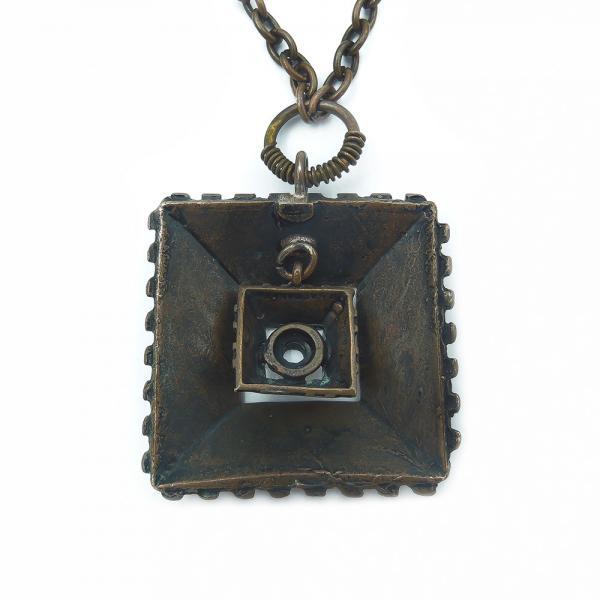 Pronssinen Pentti Sarpaneva riipus #2