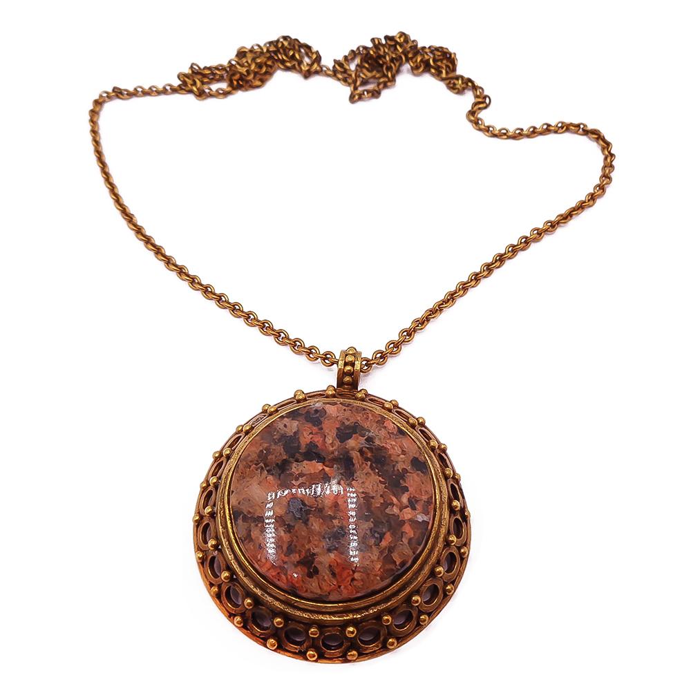 Pronssinen riipus 1515-4 graniitilla #1