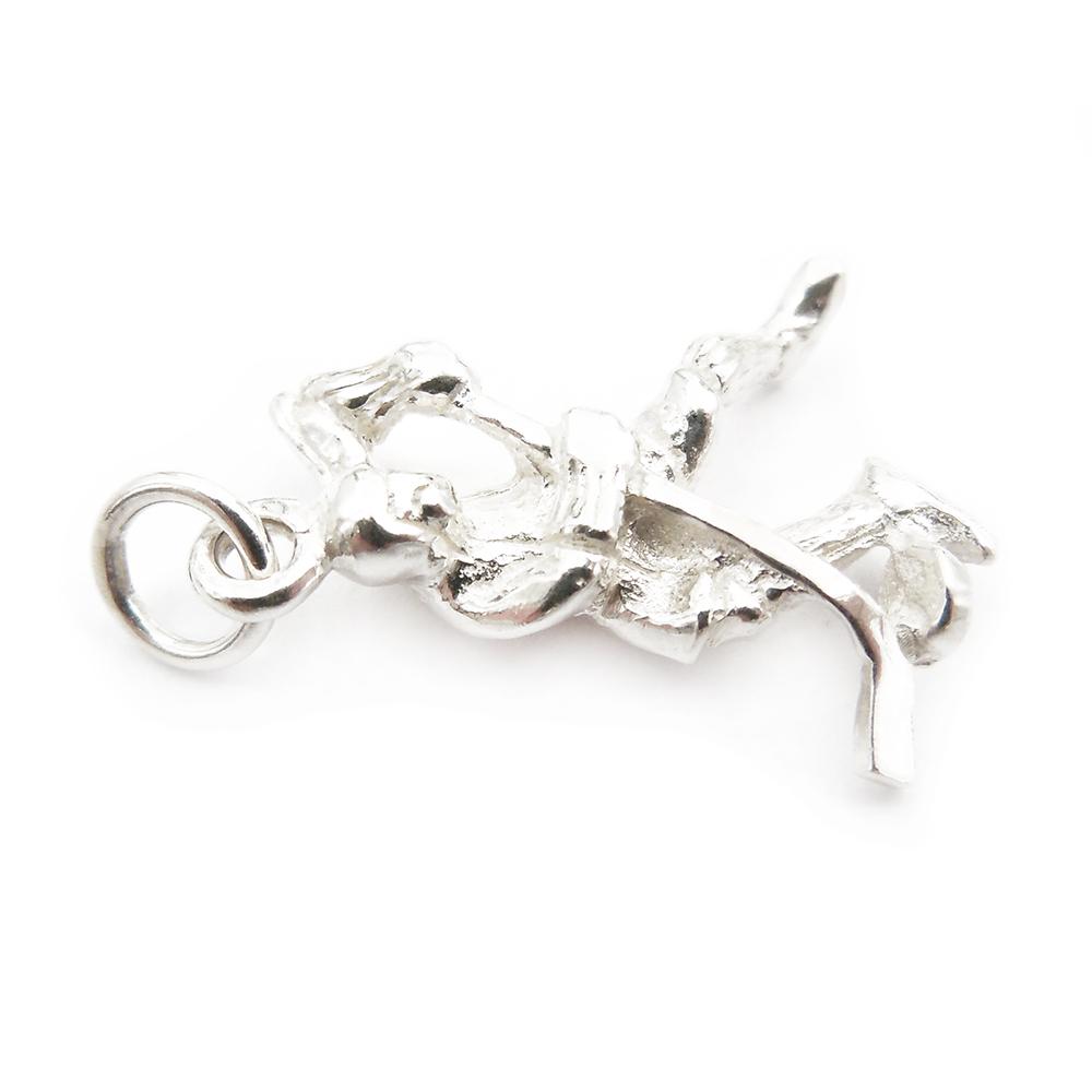 Hopeinen jääkiekkoilija riipus #2