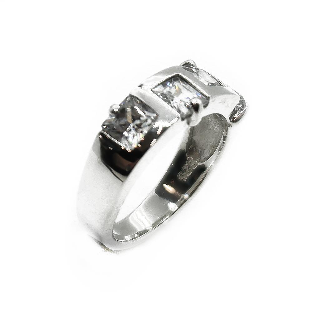 Sormus neliön malliset zirkonit    18,75 #0