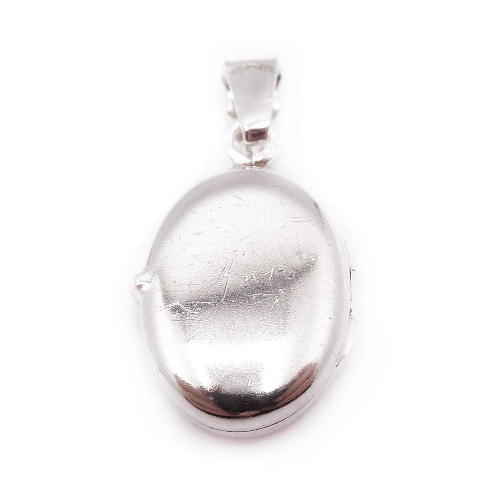 Hopeinen medaljonki #1