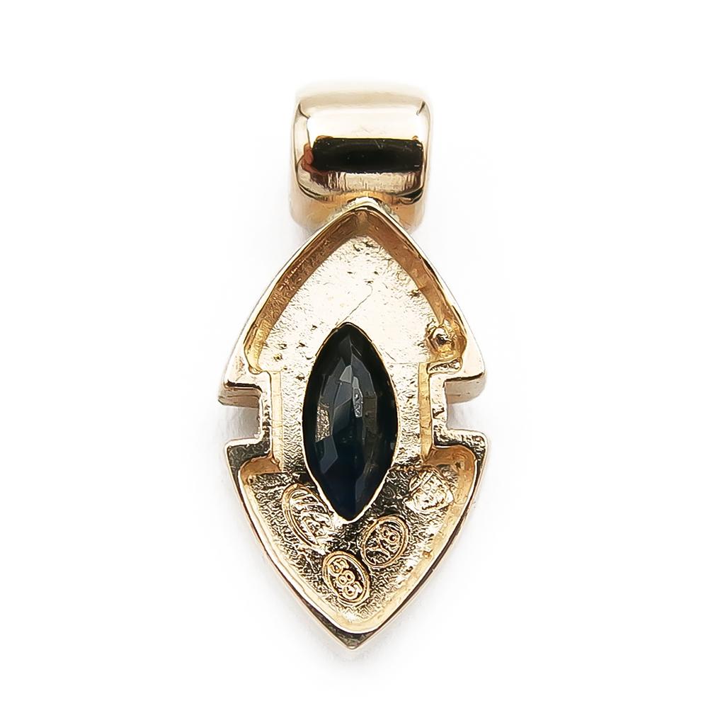 Kultainen riipus, safiiri #1