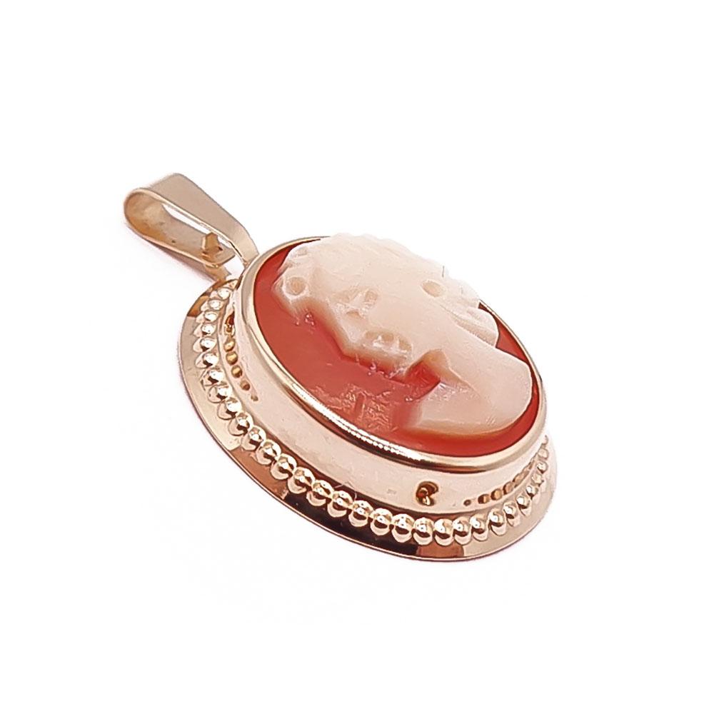 Kultainen camee-riipus #1