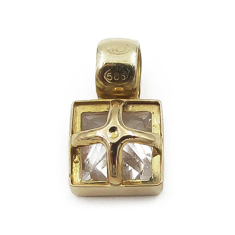 Kultainen kiviriipus #1