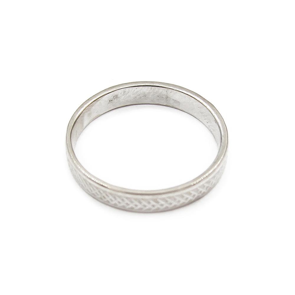 Valkokultainen timanttileikattu sormus halk.15.5mm lev.3mm #1