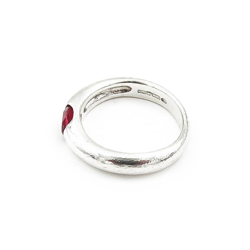 Hopea sormus punaisella kivellä. halk.16.5mm v.1998 #4