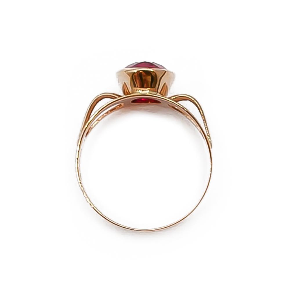 Kultainen sormus punaisella kivellä #2