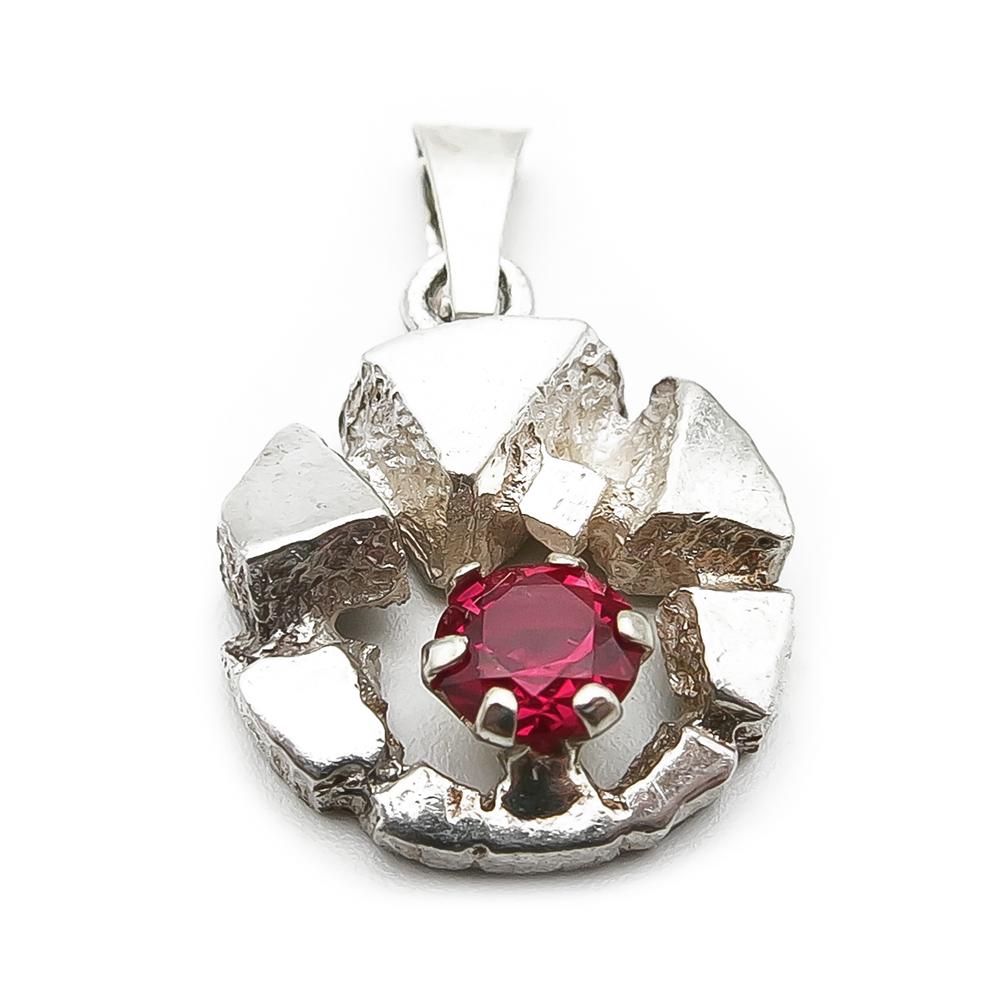 Hopeinen design riipus, punainen kivi v.-80 #0