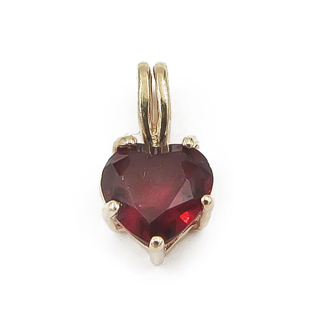 Sydänriipus punaisella kivellä #0