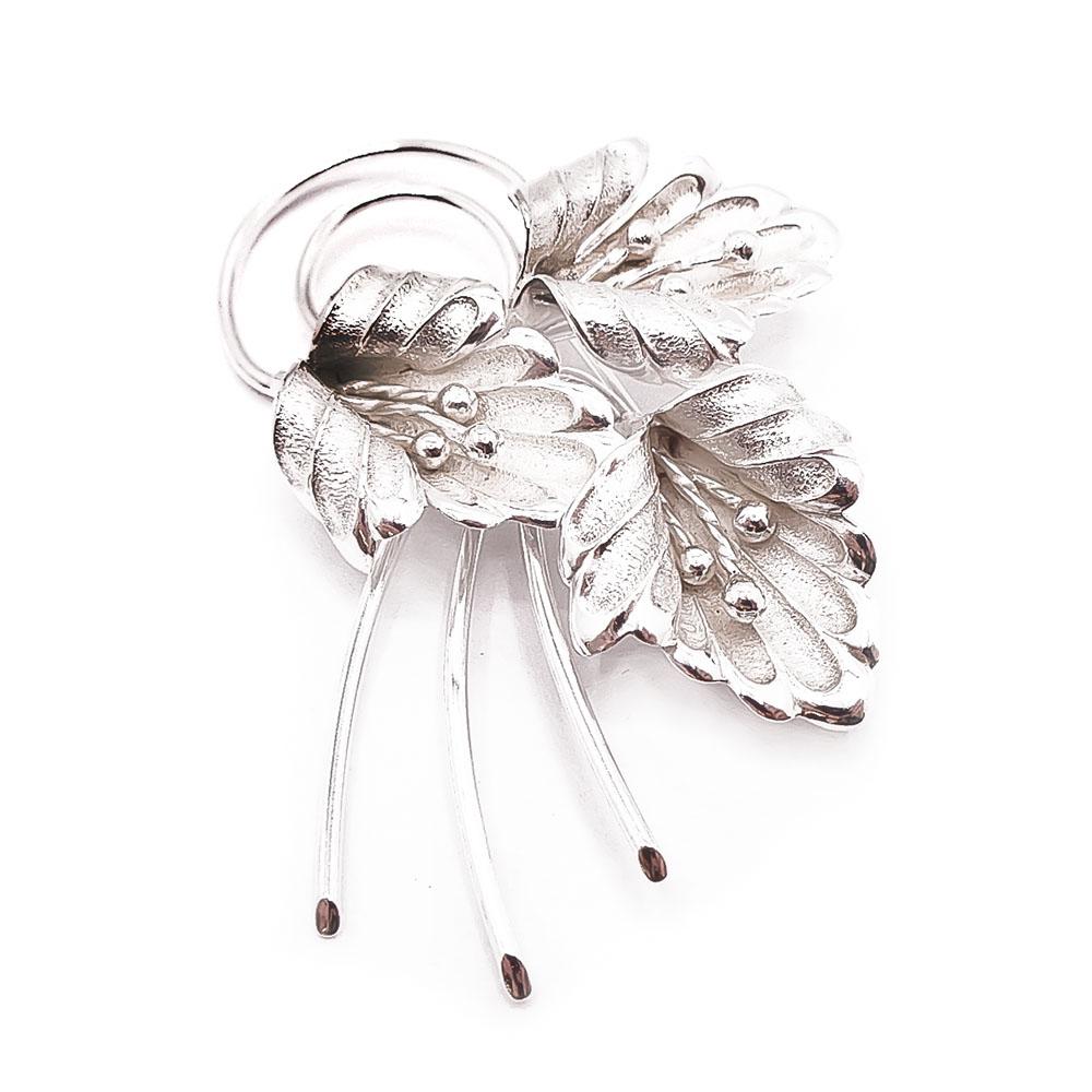 Hopeinen rintakoru #0