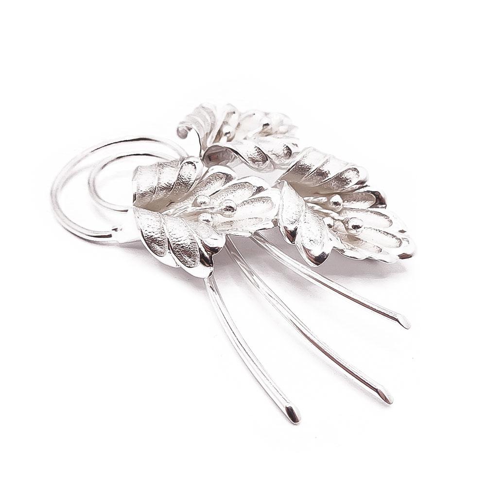 Hopeinen rintakoru #1