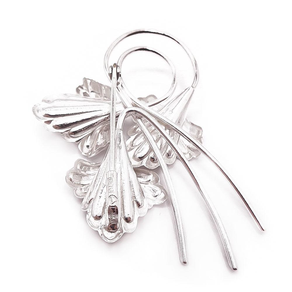 Hopeinen rintakoru #2