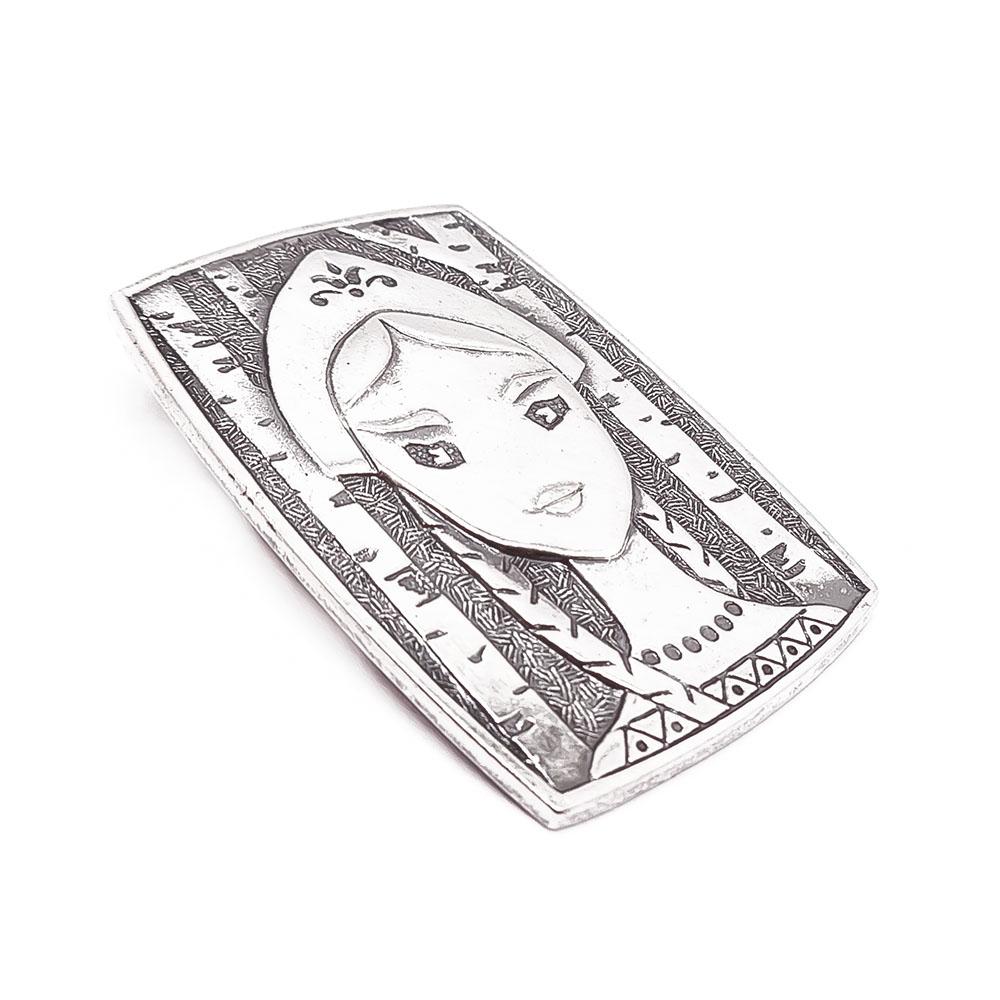 Hopeinen rintakoru #1