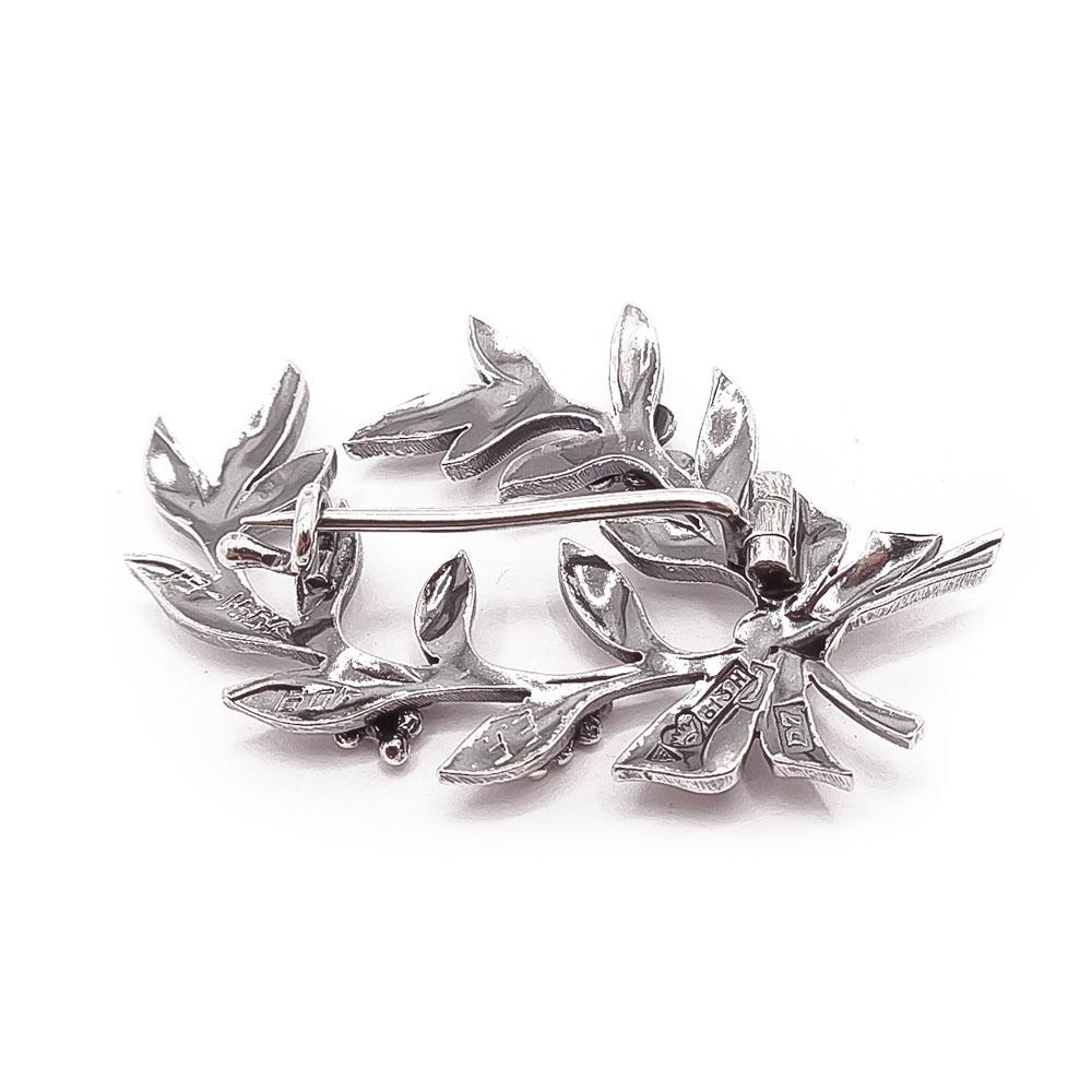 Hopeinen rintaneula v.-57 #1