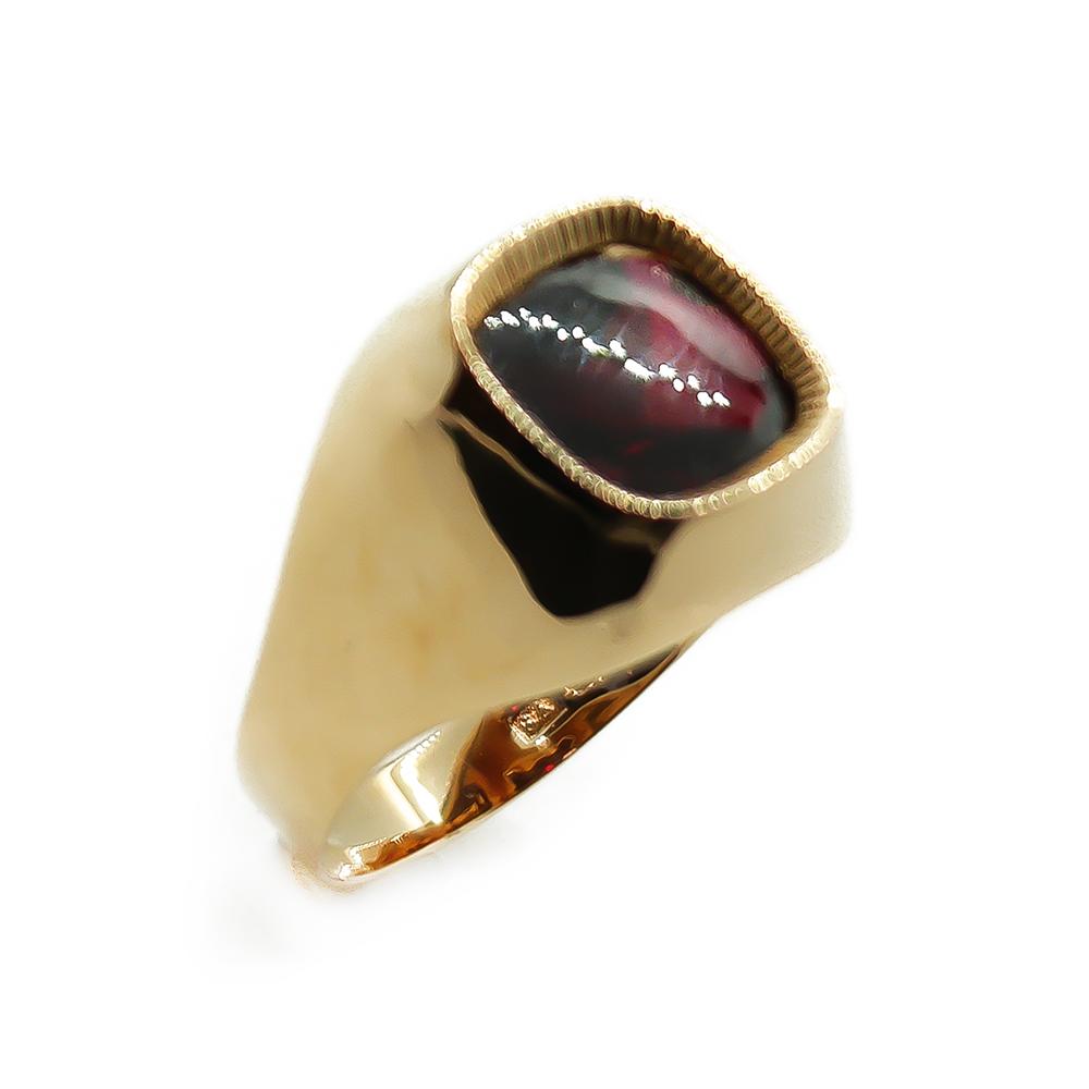 18k Kantasormus punaisella kivellä   k.20,5 #0