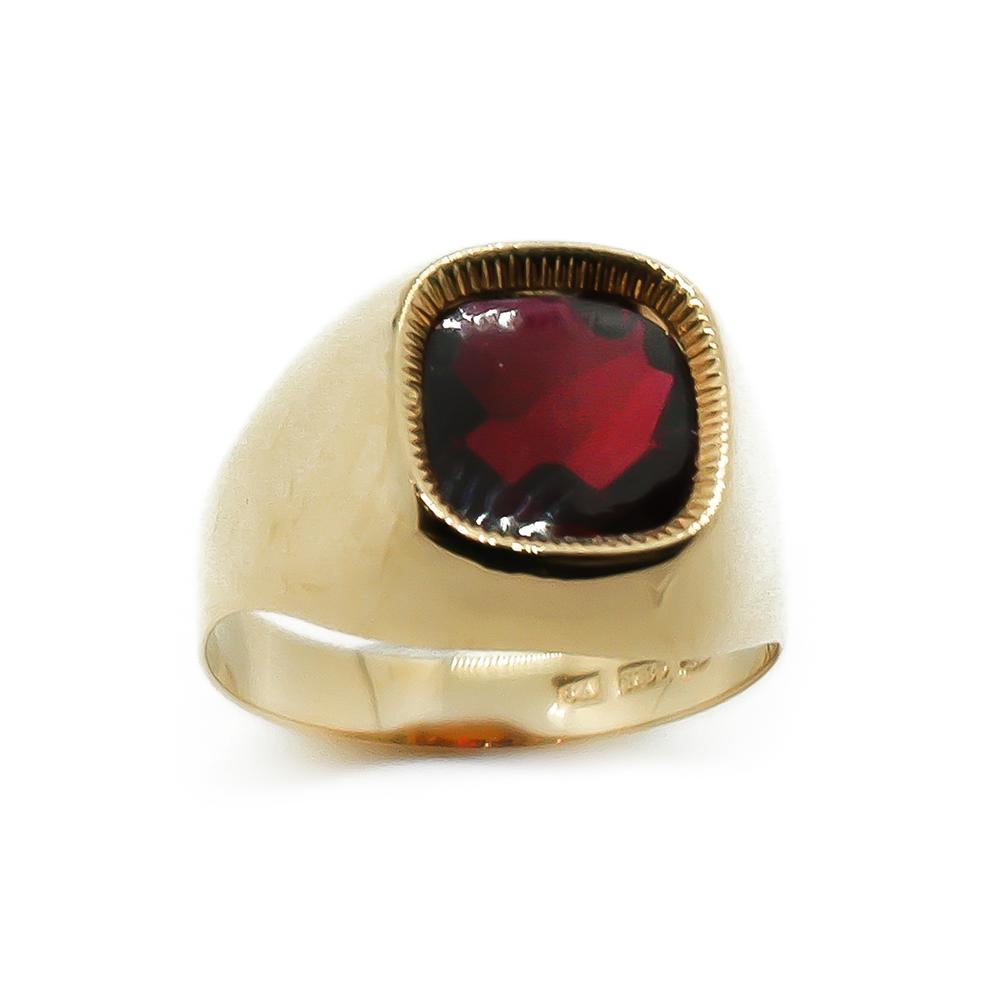 18k Kantasormus punaisella kivellä   k.20,5 #1