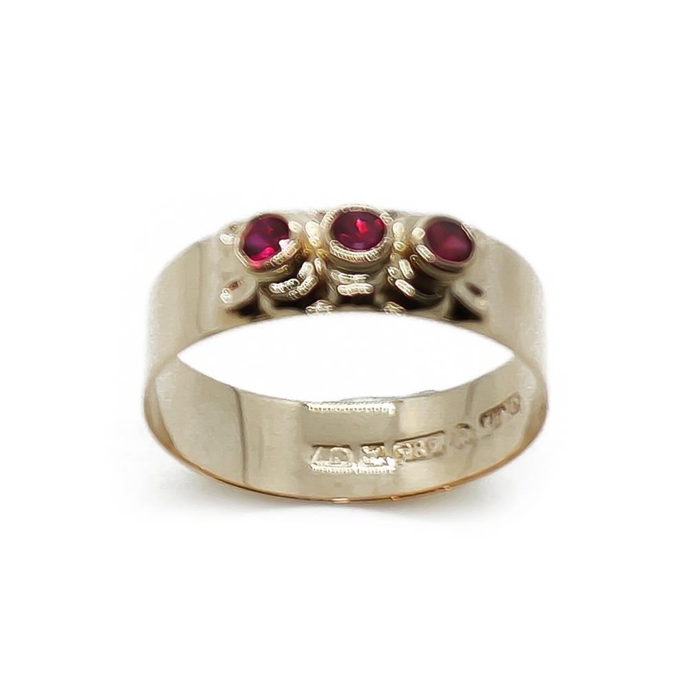 Sormus punaisilla kivillä  18 #1