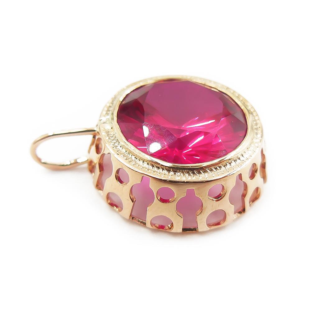 Kultainen riipus, punainen kivi #1