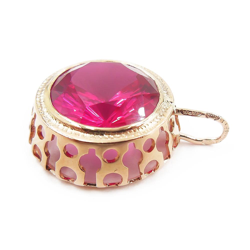 Kultainen riipus, punainen kivi #2