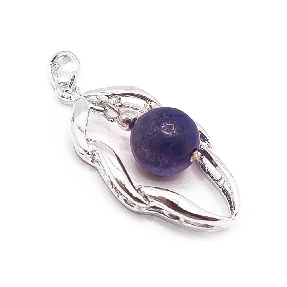 Hopeinen riipus sinisellä pallolla #1