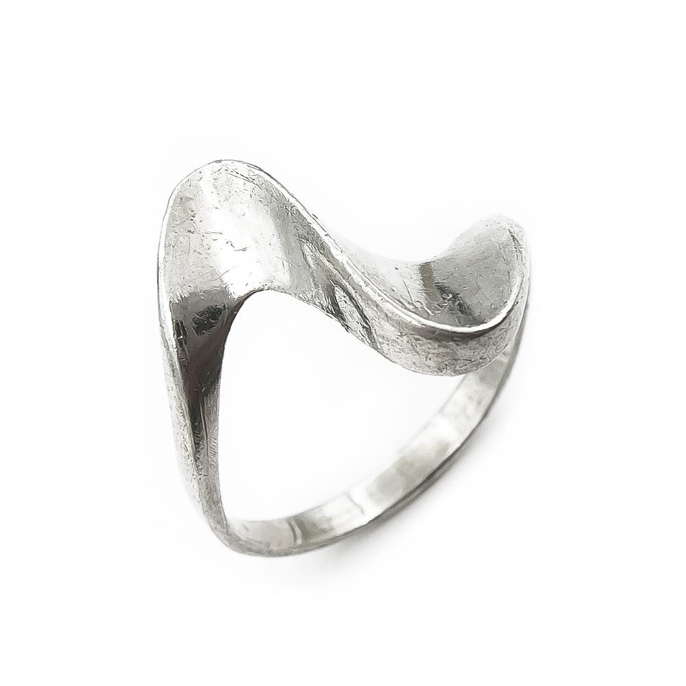 Aaltoileva hopeasormus 16,5mm #0