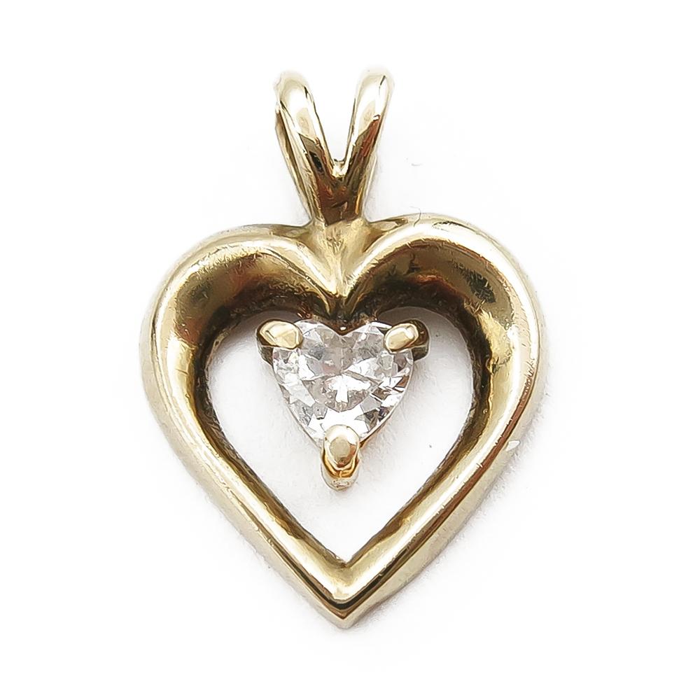 Sydänriipus kirkkaalla kivellä #0