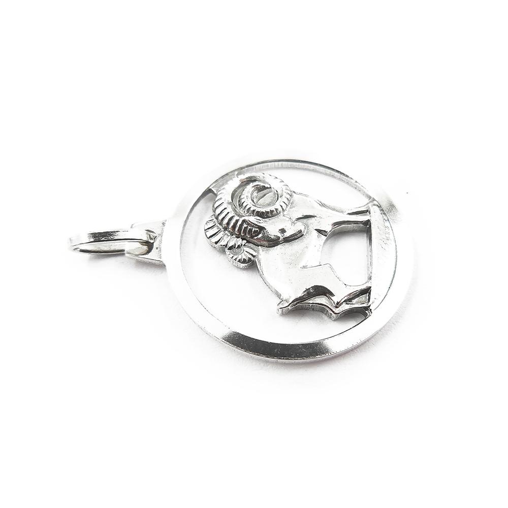 Hopeinen riipus oinas #1