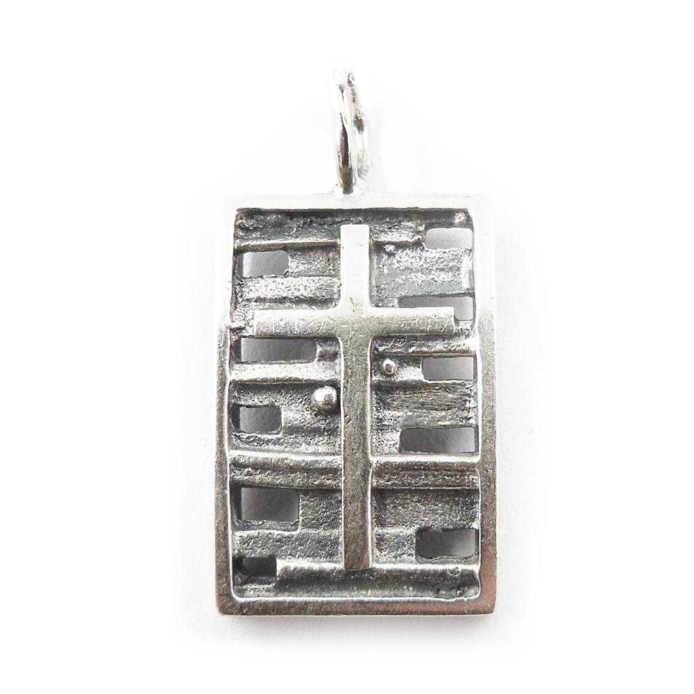 Hopeinen riipus, risti laatassa #0