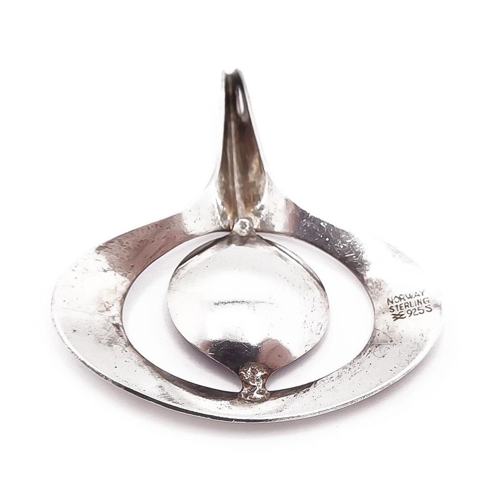 Axsel Holmsen Hopeinen riipus emaloinnilla #2