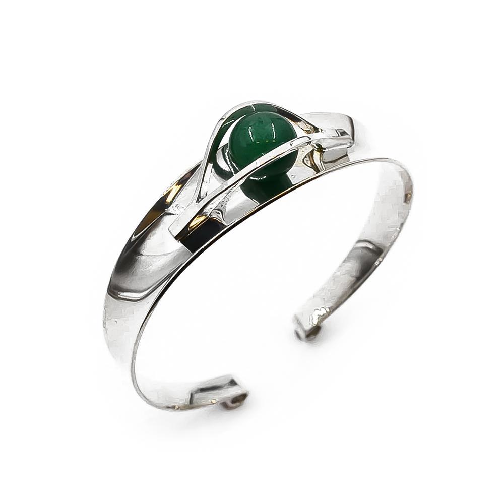 Hopeinen rannerengas vihreällä kivellä #0