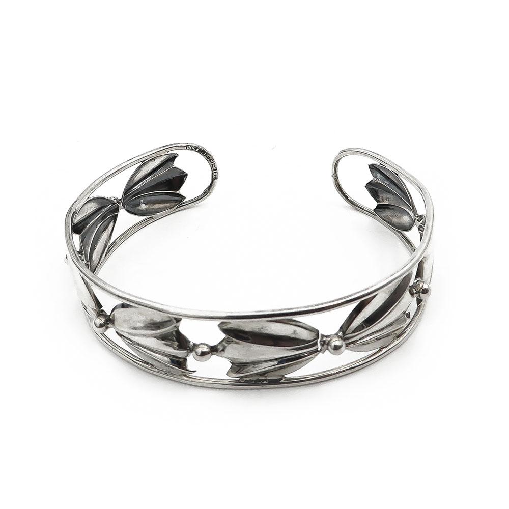 Lilja Bengtin Hopeinen rannerengas  V.-57 #0