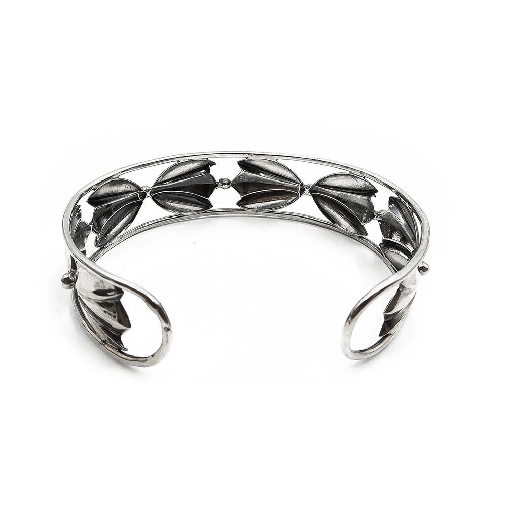 Lilja Bengtin Hopeinen rannerengas  V.-57 #2