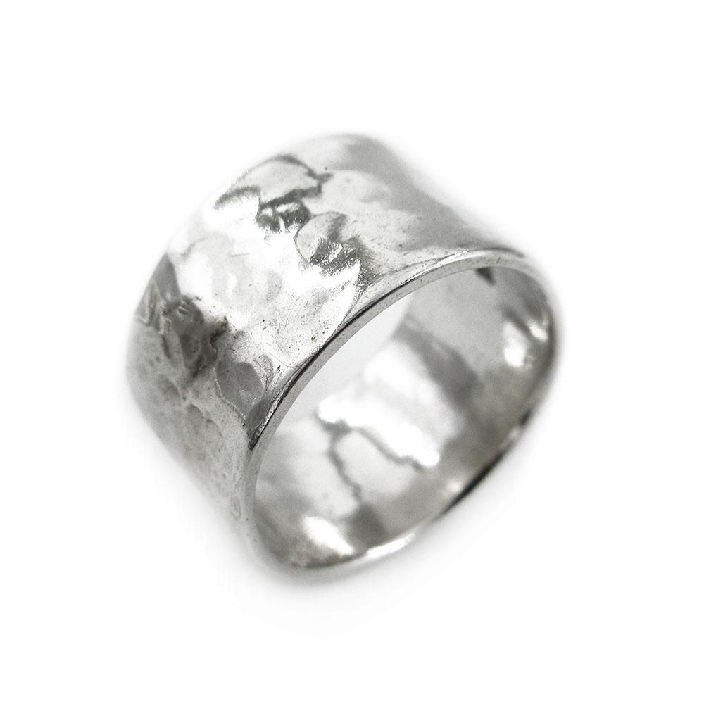 Hopeinen leveä taottu sormus 10,5mm 16,25 #0