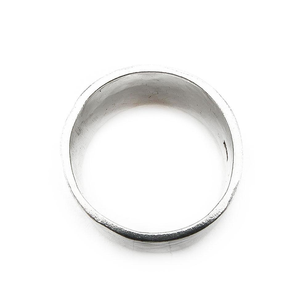Hopeinen leveä taottu sormus 10,5mm 16,25 #2
