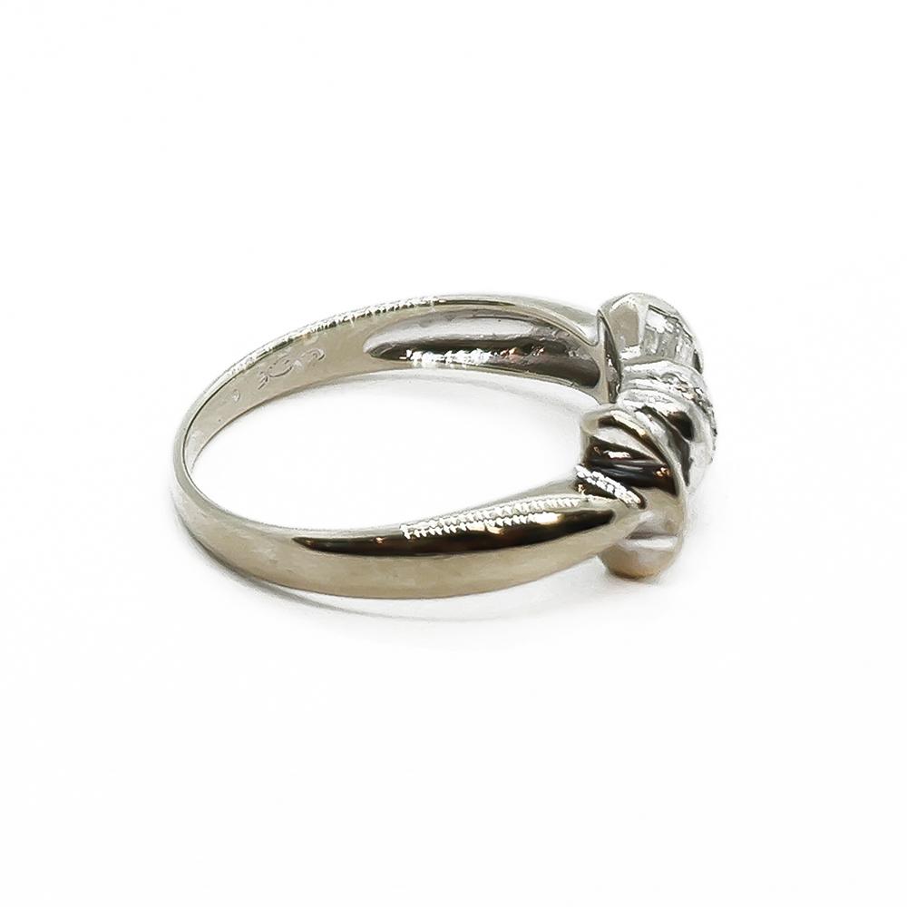 18K valkokultainen rusettitimanttisormus, 12 baguettitimanttia, 17 mm #3 Kultatukku.fi