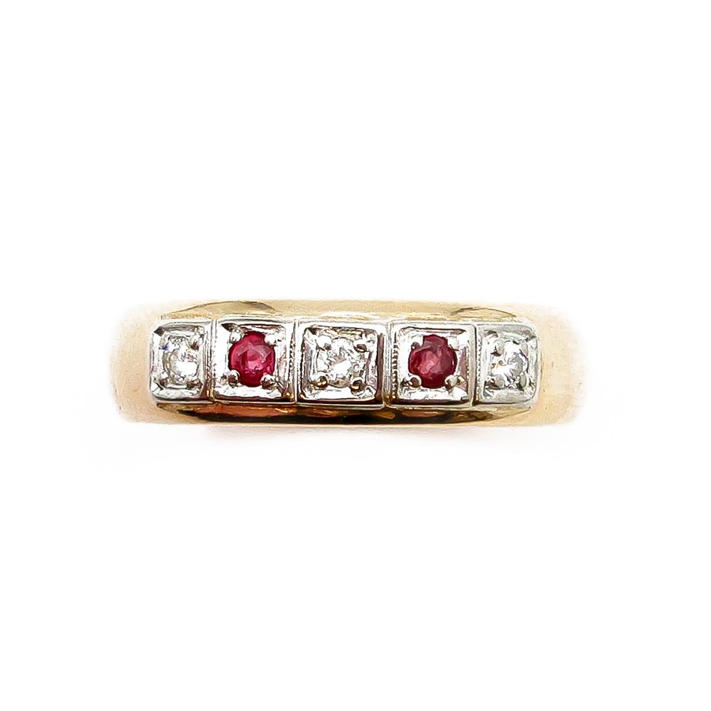 18k Kultainen timanttisormus vuodelta 1966 punaisilla kivillä ja 3 x 0.02ct timanteilla koko 19,75 #1 Kultatukku.fi
