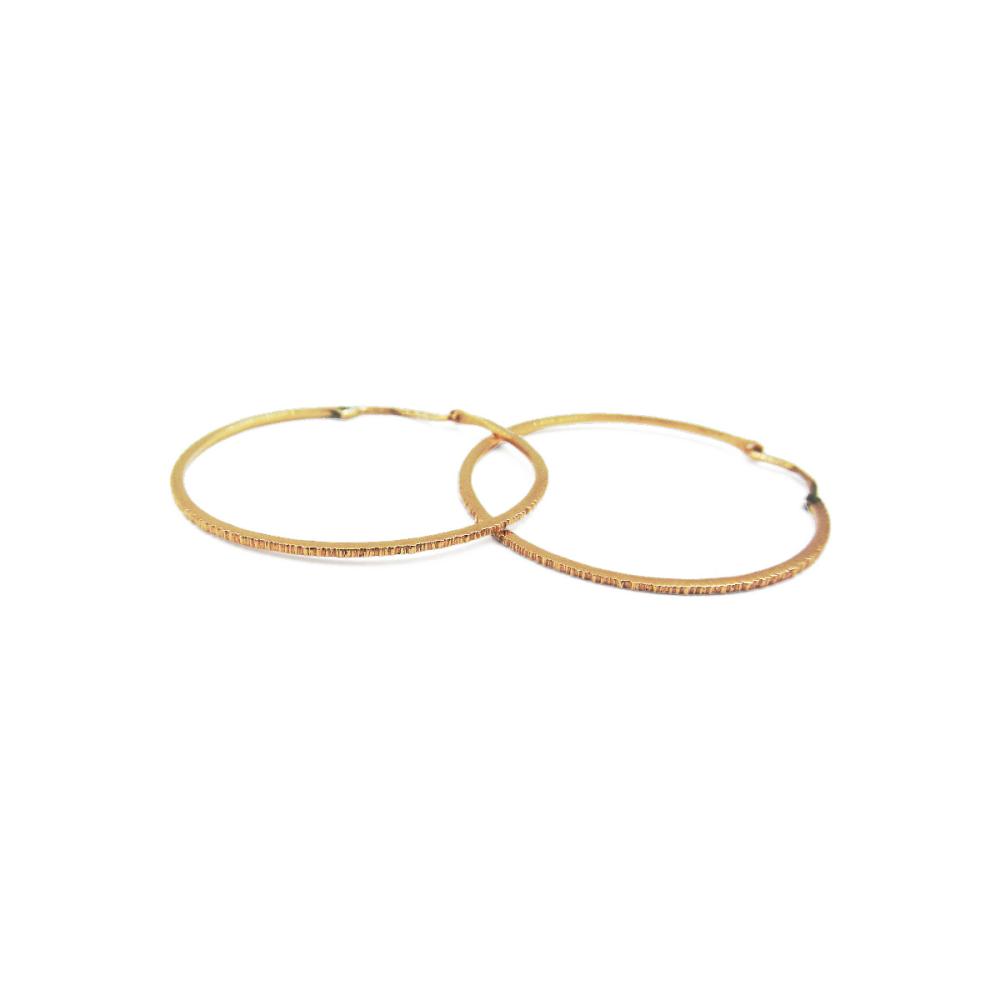 Kultaseppä Ailio kultaiset kuvioidut rengaskorvakorut 14K, 23 mm #1 Kultatukku.fi