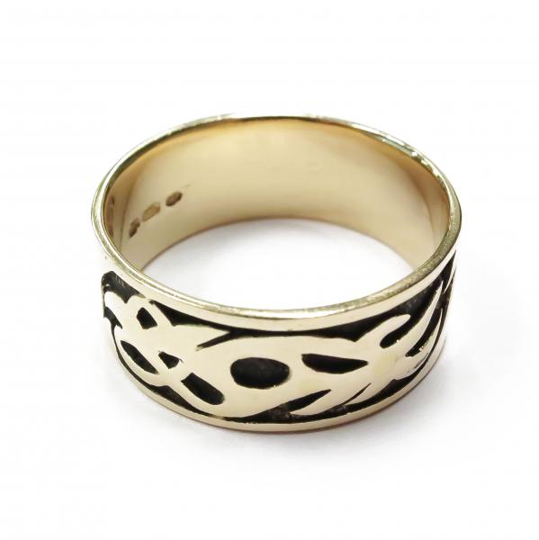 Jyhkeä kultainen tribaalisormus #0