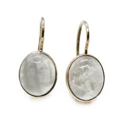 Tuotekuva koukkukorvakorut vaalealla kivellä