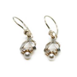Tuotekuva koukkukorvakorut helmi ja zirkoni