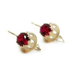 Tuotekuva koukkukorvkorut punaisella kivellä  v.56