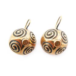 Tuotekuva Kalevala korun Halikon spiraalipallo koukkukorvakorut pronssi