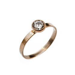 Tuotekuva Kultainen kastesormus kirkkaalla kivellä